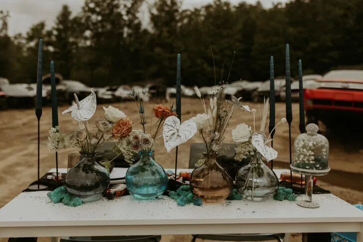 突然停电近一个小时，婚宴现场变&ldquo;烛光晚餐&rdquo;。酒店坚持&ldquo;合同已履行&rdquo;，顾客控诉&ldquo;服务太糟心&rdquo;，要求费用打折。