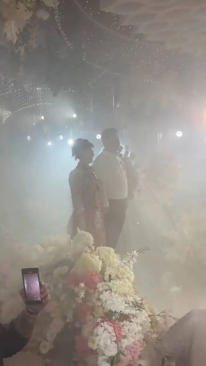 婚礼现场烟雾弥漫，宾客以为是特效&hellip;&hellip;